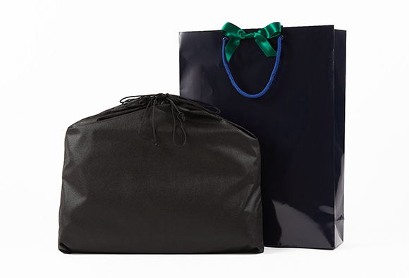 ラッピング可能なレザーアイテム