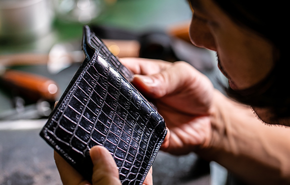 職人の真剣な眼差し